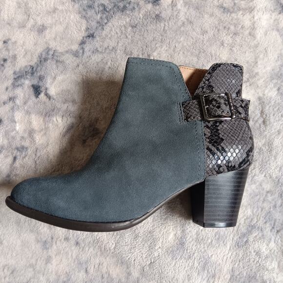 Vionic Naomi Gray Suede Ankle Snake Print Heeled Boots Zip Womens 7 Wide NWB - Picture 7 of 9